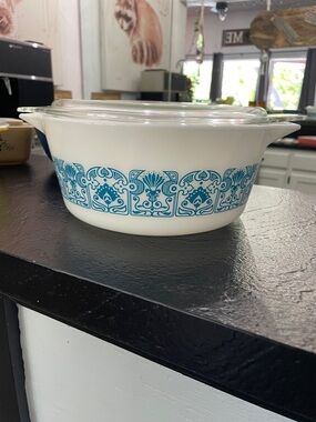 Pyrex Horizons White Casserole Dish with Teal Blue Decorative Band and Glass Lid